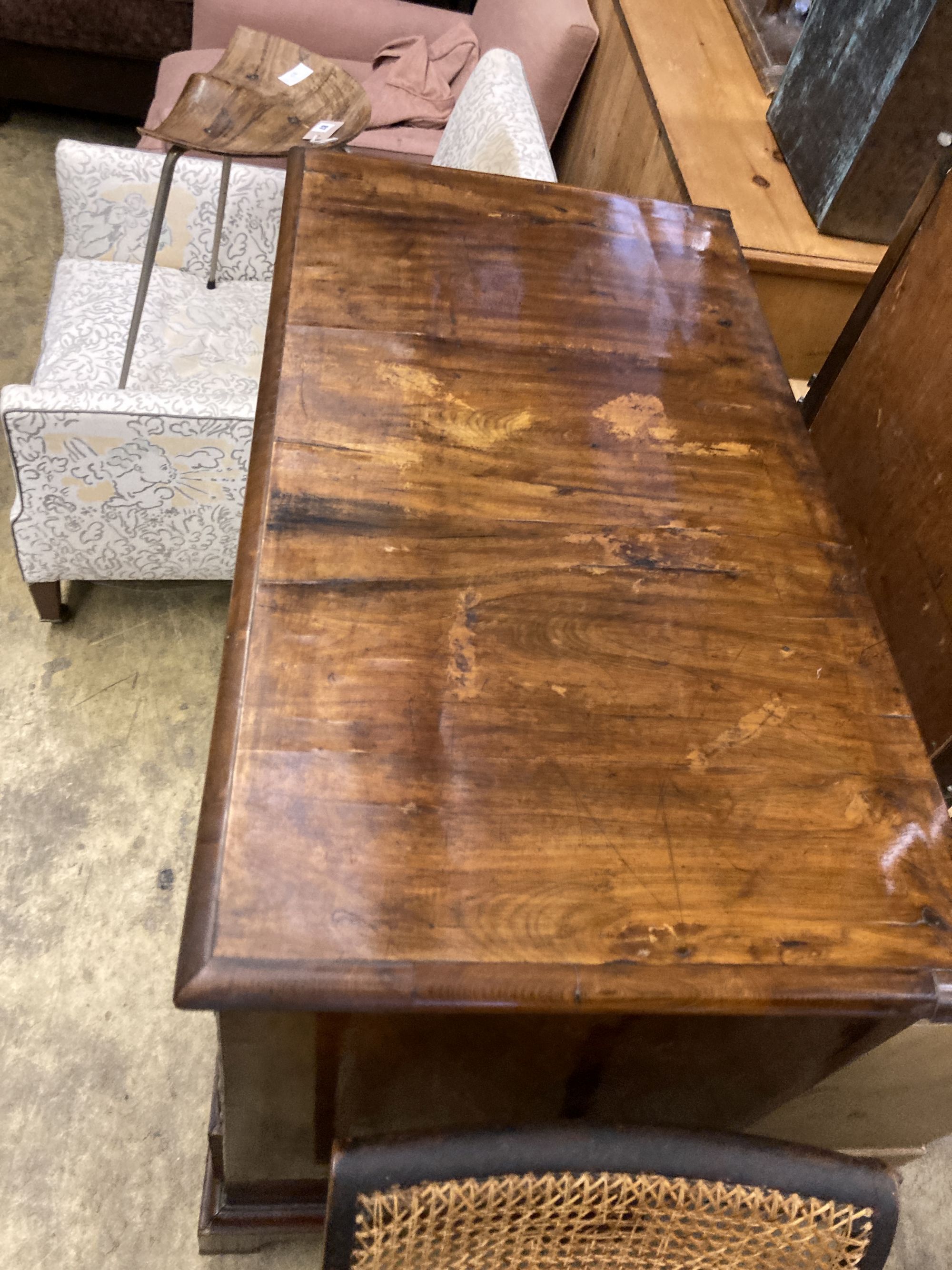 An early 18th century walnut six drawer chest, width 96cm, depth 53cm, height 95cm